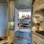 Meuble ancien en cuisine provençale
