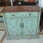 Cabinet de couleur menthe vieilli
