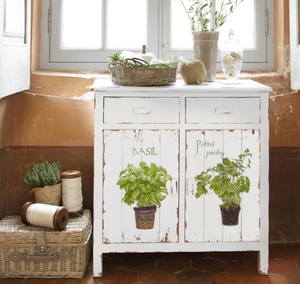 Armoire de cuisine antique