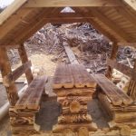 Table et bancs de bûches pour les gazebos