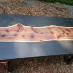 Comptoir en béton avec un pari en bois