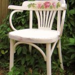Chaise au motif délicat