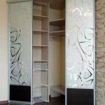 Armoire coulissante trapézoïdale