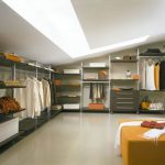 Répartition pratique de l'espace de stockage dans le vestiaire