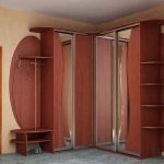 Garde-robe confortable et fonctionnelle avec des éléments supplémentaires