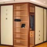 Garde-robe d'angle pour le couloir