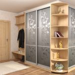 Armoire d'angle avec de belles façades