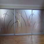 Armoire encastrée sur tout le mur
