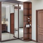 Garde-robe à angle élevé pour le couloir