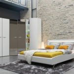 Pintu cermin untuk kabinet sudut