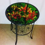 Table basse avec un motif lumineux