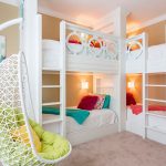 Fauteuil suspendu blanc sur pied