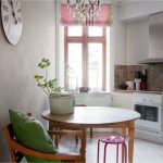 Table ronde sûre pour la cuisine de forme irrégulière