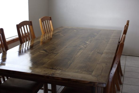 Grande table à manger classique