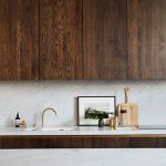 Holzküche im Stil des Minimalismus
