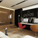 Cloison en bois pour le lit dans le salon
