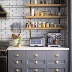 Étagères en bois combinées avec maçonnerie