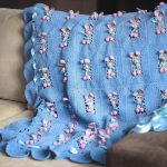 Plaid enfants bleu avec des lapins