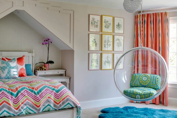 Chaise suspendue en verre