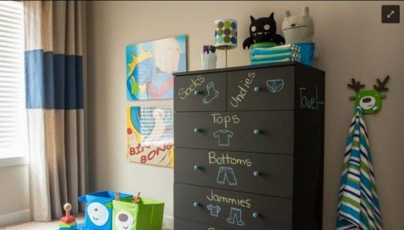 Nettoyer le placard de bébé