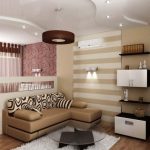 Intérieur d'un appartement d'une pièce avec un grand lit