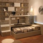 Lit escamotable compact avec un podium pour le lieu de travail