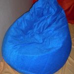 Fauteuil poire bleu avec ses propres mains