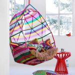 Chaise cocon en tissu dense