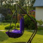 La chaise-cocon sur la jambe ne doit pas être fermée