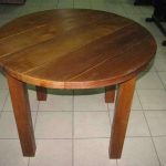 Table ronde de planches de bois faites-le vous-même