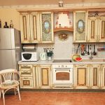 Cuisine dans un design inhabituel avec leurs propres mains