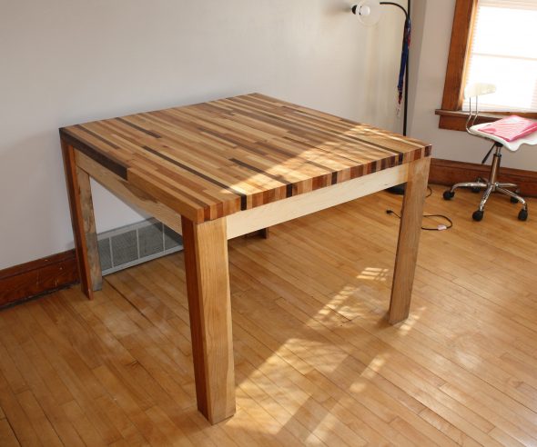 Table carrée en bois