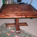Table de cuisine carrée sur une jambe