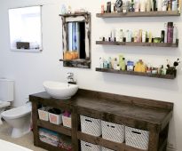 Meubles dans la salle de bain, fabriqués à la main