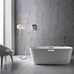 Ein minimalistisches Badezimmer ist eine großartige Idee für kleine Räume.