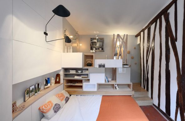 Modern bir odalı dairenin çok işlevli iç tasarımı,