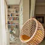 Forme inhabituelle d'une chaise suspendue