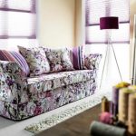 Lilas délicat à l'intérieur du salon après la mise à jour