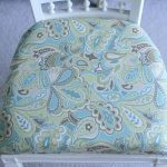 Nouvelle chaise ancienne de tapisserie d'ameublement
