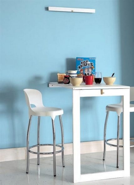 Table pliante dans la cuisine,
