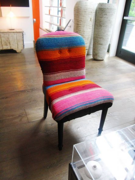 Chaises tricotées