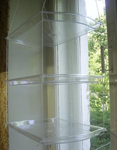 Étagères suspendues en plastique
