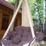 Chaise suspendue, tissée en technique de macramé