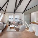 Fauteuil suspendu dans la cuisine-salon