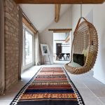 Chaise suspendue montée au plafond