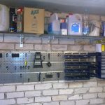 Окачени рафтове в гаража