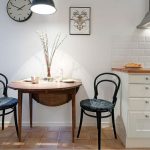 Table pliante semi-circulaire à l'intérieur