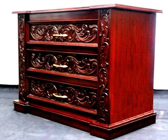 Commode sculptée chic