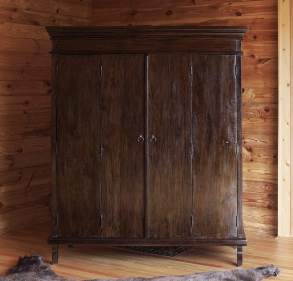 Armoire en bois massif