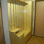 Armoire dans le couloir en bois avec leurs propres mains